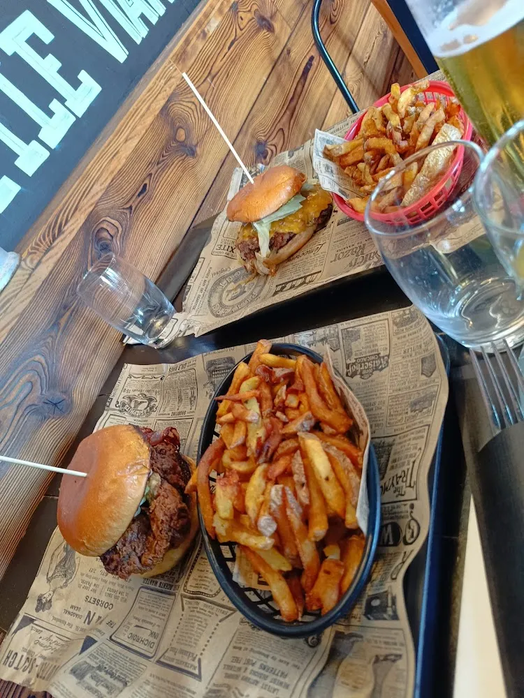 Burger Pulled Pork Avec Mac And Cheese Et Frites